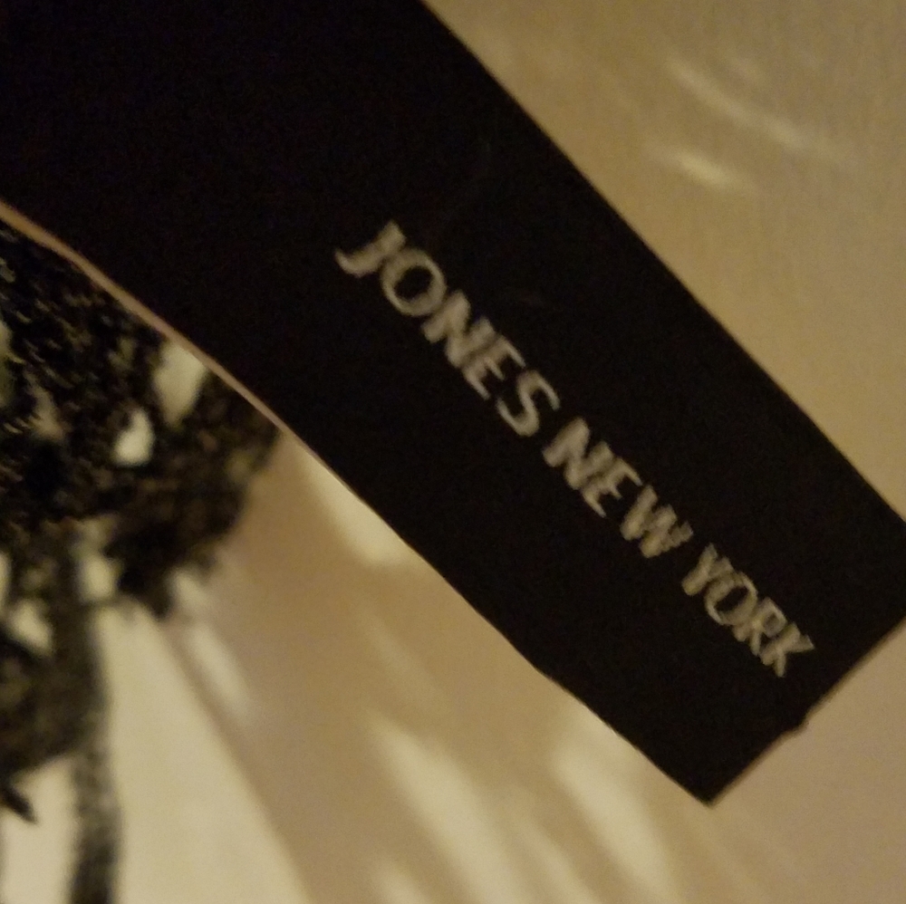 Black Shawl - Picture 3 of 4